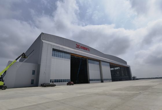 Góc thép kiểu khung thép Tòa nhà kho hàng không khí Khu vực bọc mái Hệ thống bọc mái Cửa tùy chỉnh lớn mở Các thành phần thép tiền chế