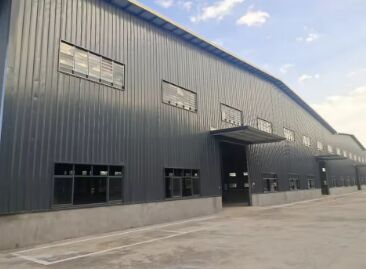 Xưởng kết cấu thép tiền chế chất lượng cao, có thể tùy chỉnh, nhà thép mô-đun cho sản xuất công nghiệp, hậu cần, kho bãi và sử dụng thương mại, đạt chuẩn xuất khẩu với chứng nhận ISO/CE