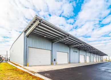Khung cổng nhẹ đúc sẵn Kết cấu thép Nhà kho Xây dựng nhà máy Q345B Q355B Nhà sản xuất lắp đặt Bộ lưu trữ kim loại dựng sẵn Giải pháp lưu trữ tiết kiệm không gian chống thấm nước